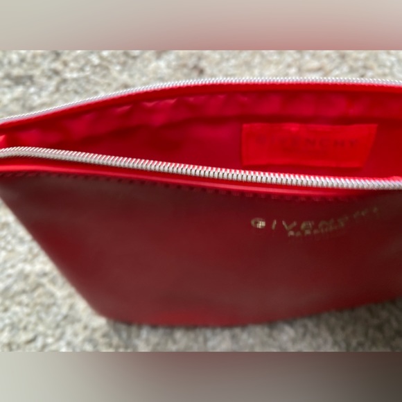 Givenchy red makeup pouch - Picture 7 of 8